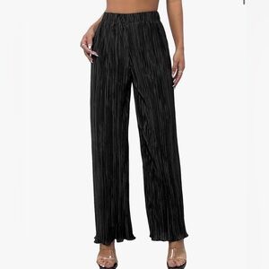 Never worn! Women’s High Rise Elastic Waist Pleated Palazzo Pants - Size S
